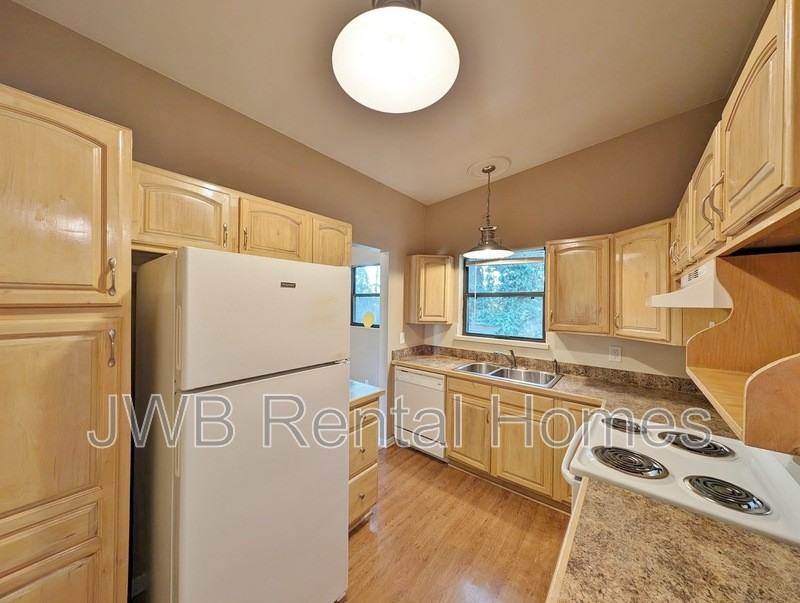 6836 Cherbourg Ave S - Photo 3 of 9