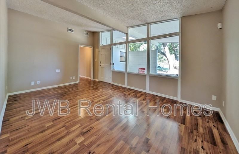 6836 Cherbourg Ave S - Photo 5 of 9