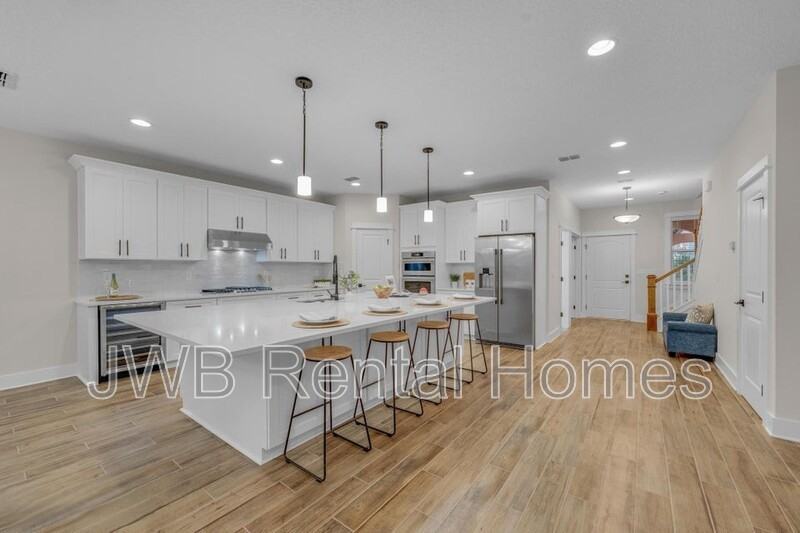 8861 Amalfi Ct - Photo 5 of 22