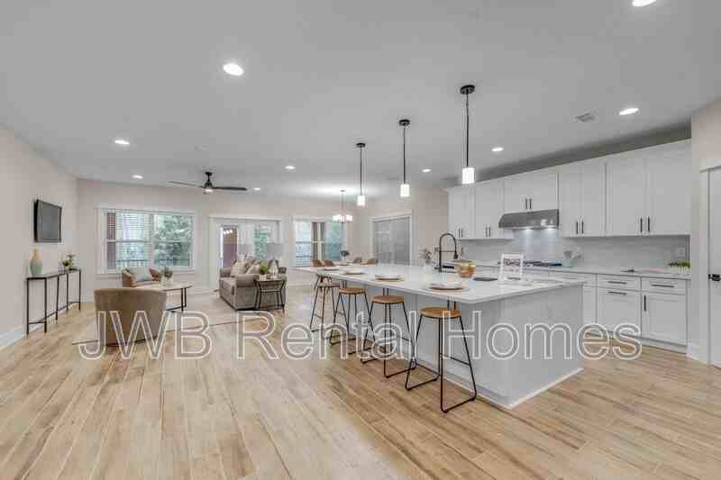 8861 Amalfi Ct - Photo 6 of 22