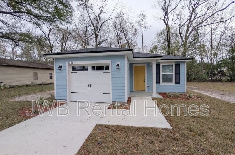 2052 Dean A Ave - Photo 2 of 17