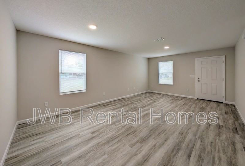 2052 Dean A Ave - Photo 6 of 17