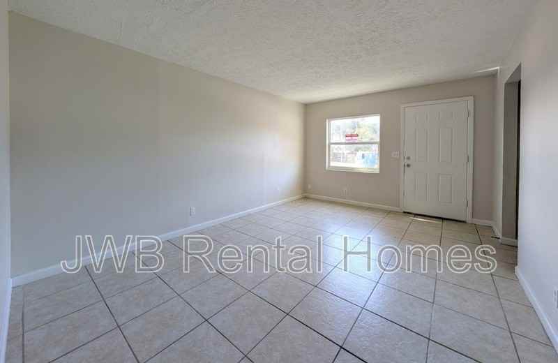 2873 Yellow Pine Ct #6 - Photo 5 of 15