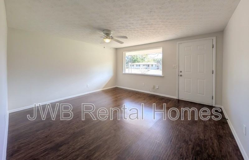 5660 Tempest St - Photo 5 of 17