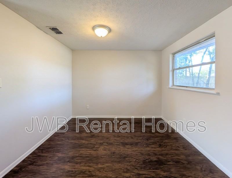 5660 Tempest St - Photo 6 of 17