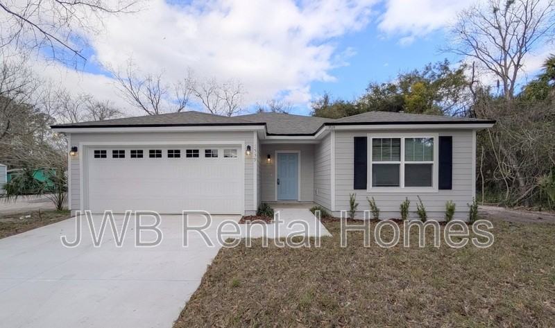 1539 W 45th St - Photo 2 of 19