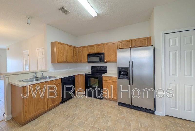 878 Scrub Jay Dr - Photo 4 of 22