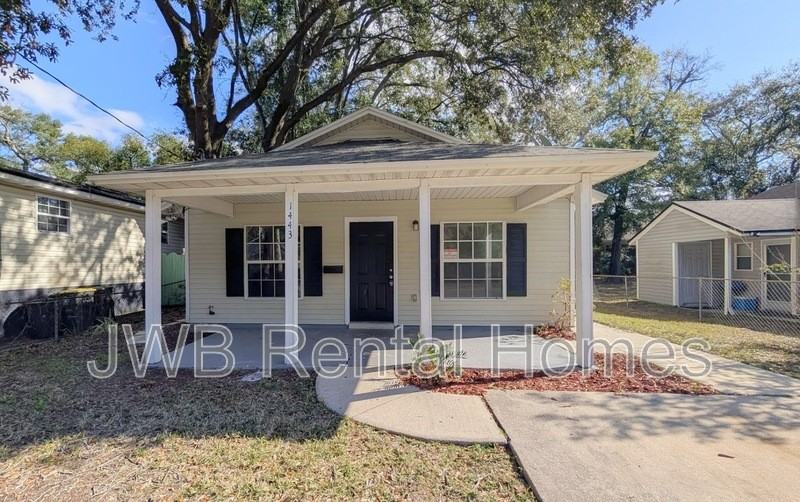 1443 Louisiana St - Photo 2 of 17