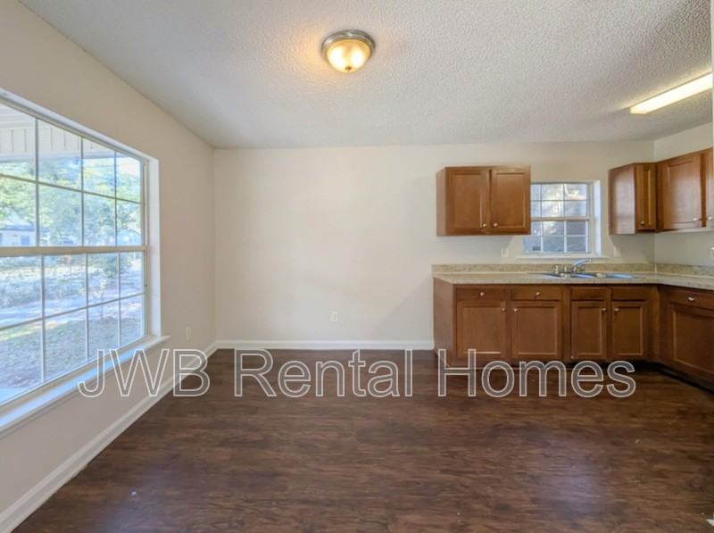 1443 Louisiana St - Photo 5 of 17