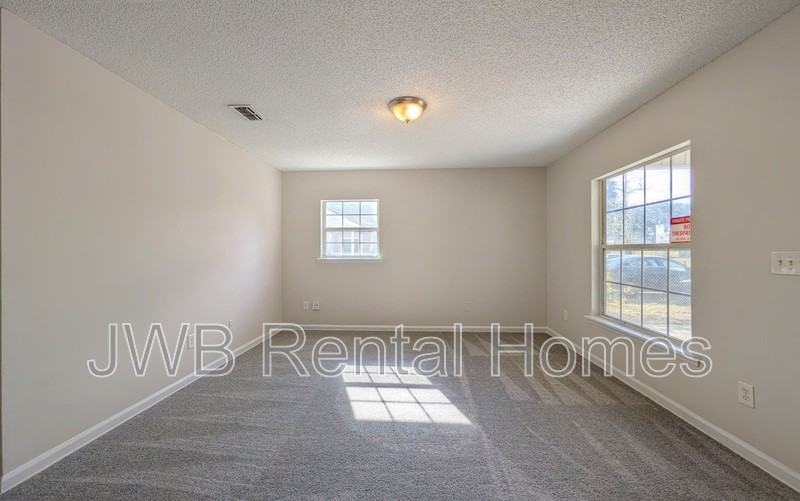 1443 Louisiana St - Photo 6 of 17