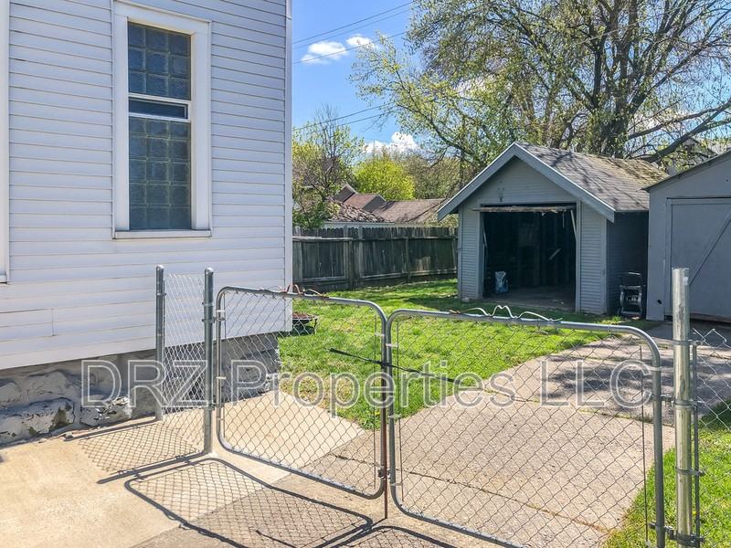 1012 Bridge St Nw - Photo 2 of 12