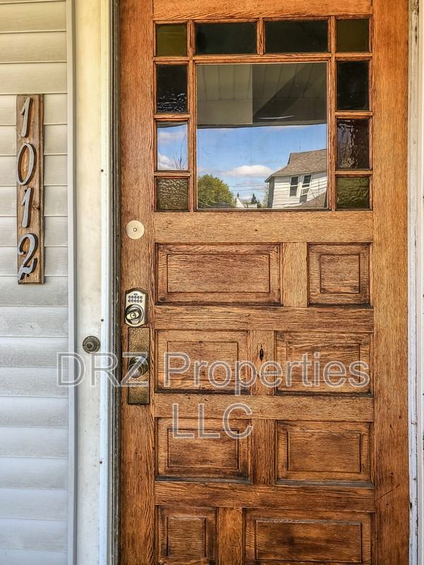 1012 Bridge St Nw - Photo 4 of 12