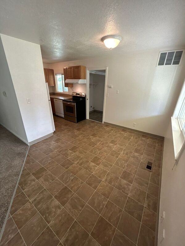 1215 Nw 11th St - Photo 5 of 28