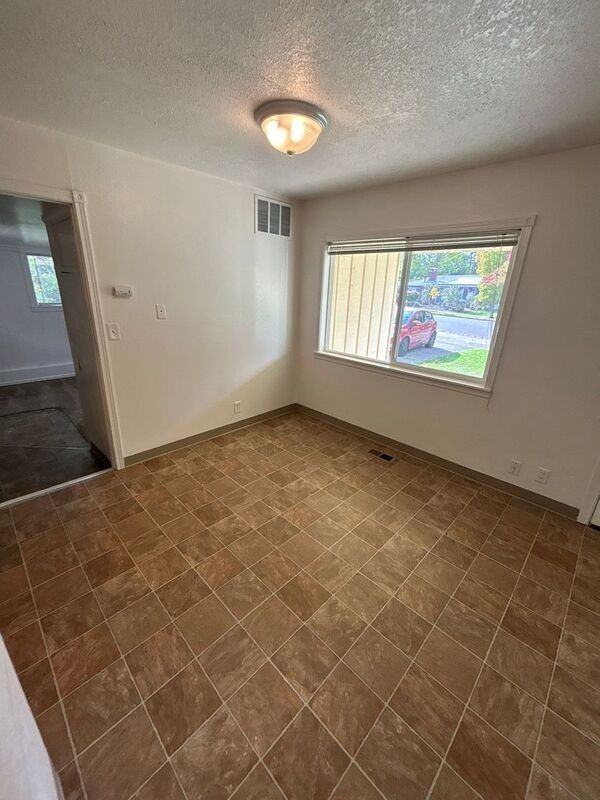 1215 Nw 11th St - Photo 6 of 28