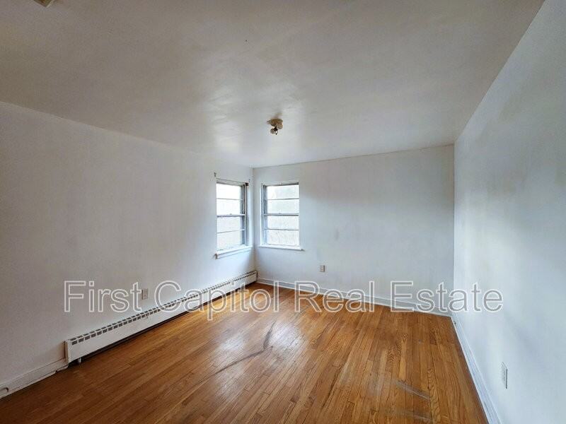 408 Clinton Rd - Photo 4 of 8