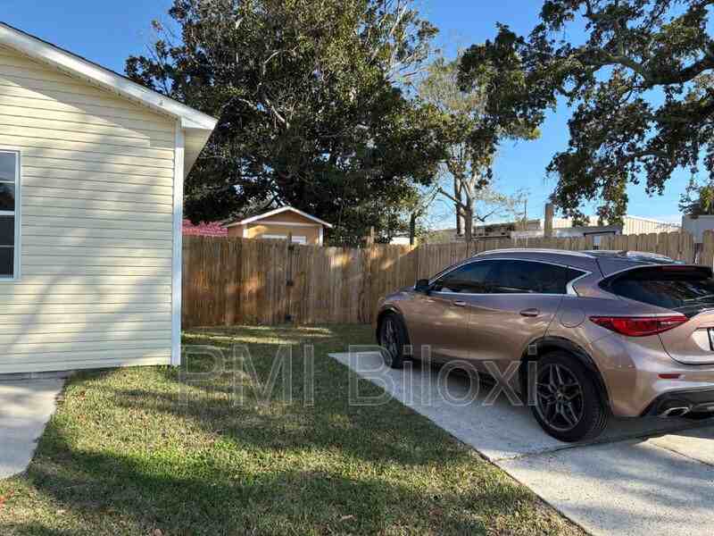 1916 Hudson St - Photo 2 of 18