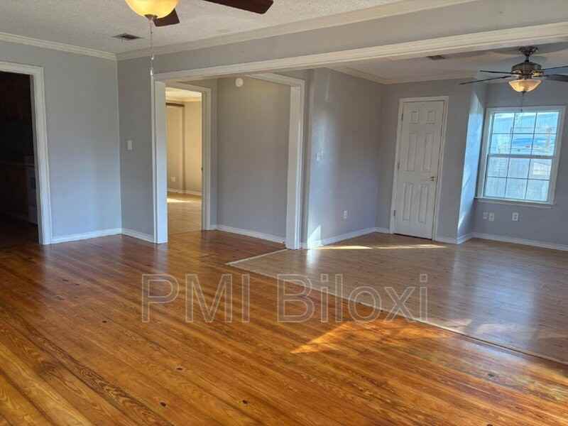 1916 Hudson St - Photo 5 of 18