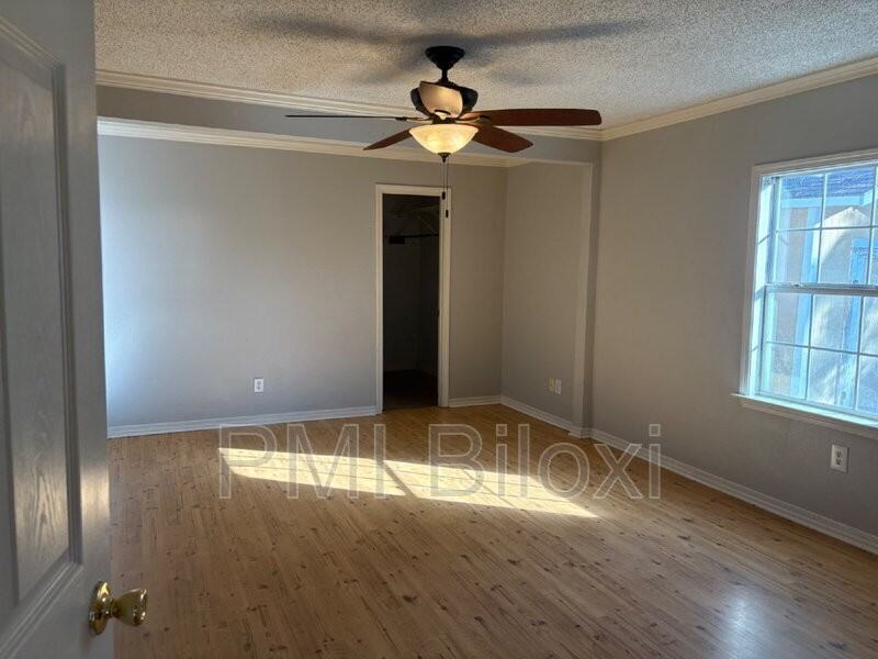 1916 Hudson St - Photo 6 of 18