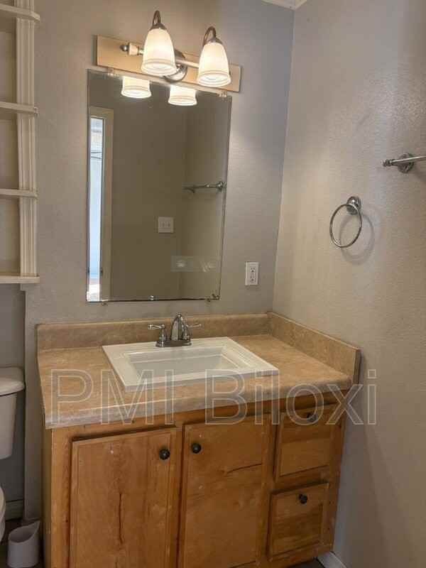 1916 Hudson St - Photo 7 of 18