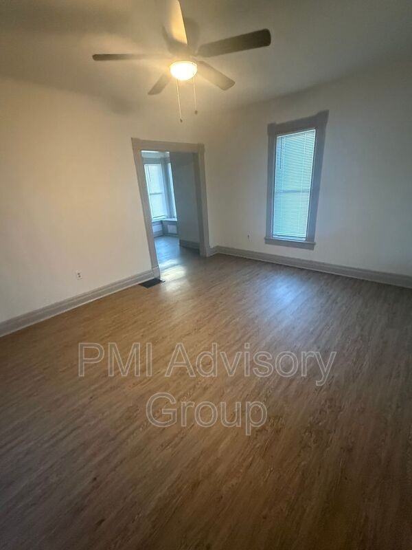 1304 Ne Forest Ave - Photo 3 of 11