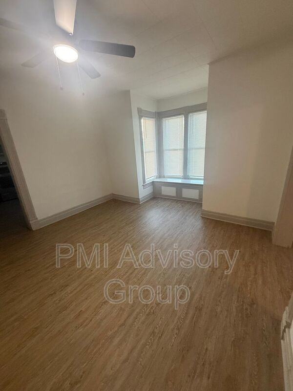 1304 Ne Forest Ave - Photo 4 of 11