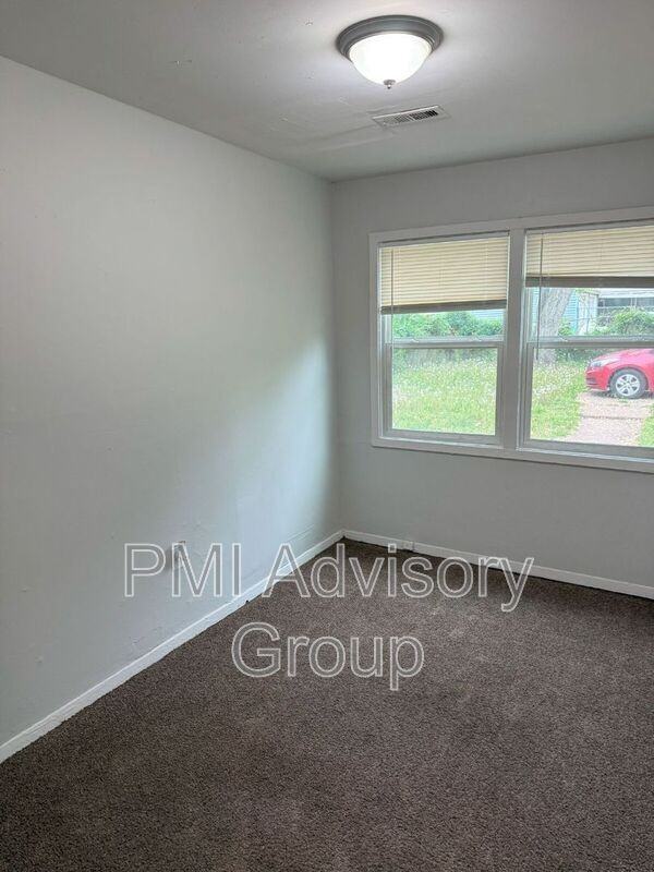 3368 Se Girard St - Photo 2 of 8