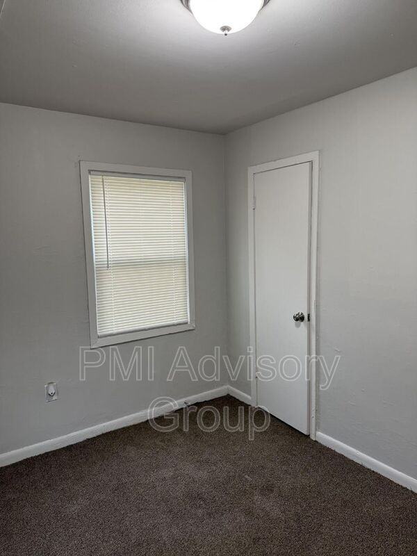 3368 Se Girard St - Photo 6 of 8