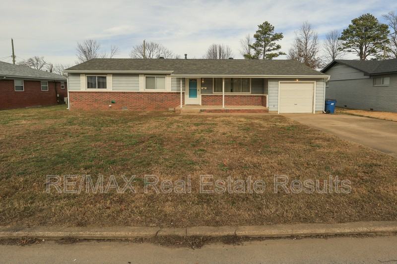 804 Nw 8th St - Photo 3 of 32