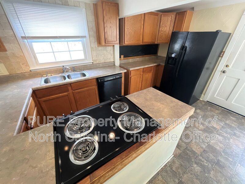 5735 Oak Dr - Photo 7 of 19