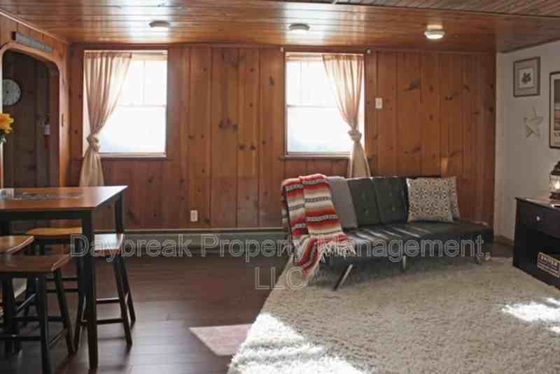 915 Broadway N - Photo 3 of 4