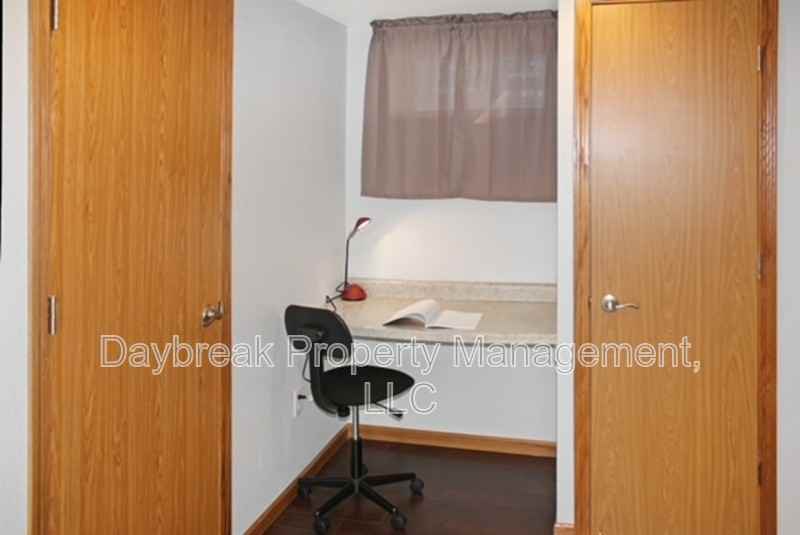 915 Broadway N - Photo 4 of 4