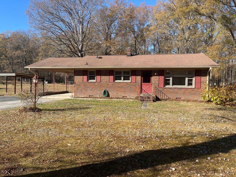 678 Hillsborough Rd - Photo 2 of 20