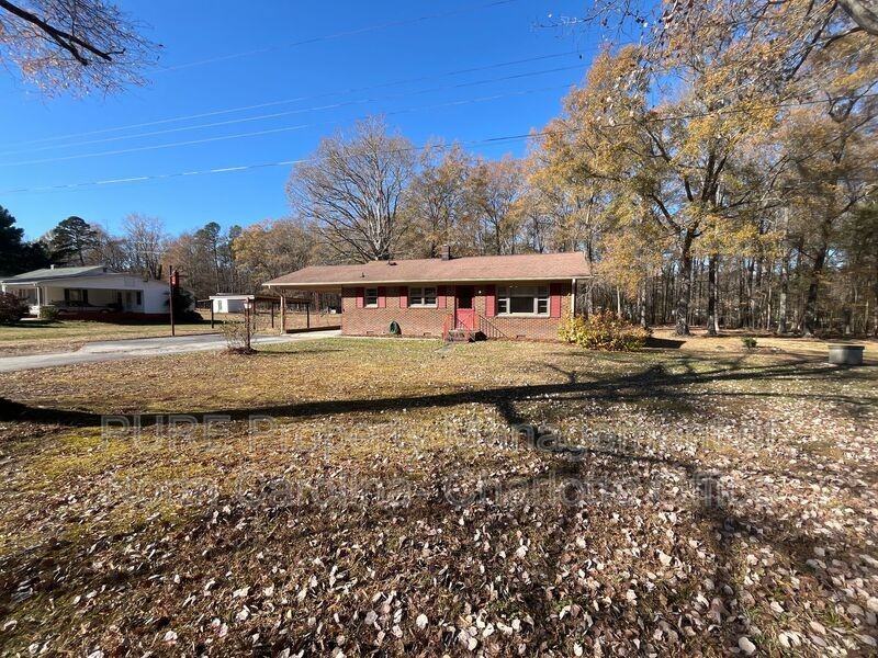 678 Hillsborough Rd - Photo 3 of 20