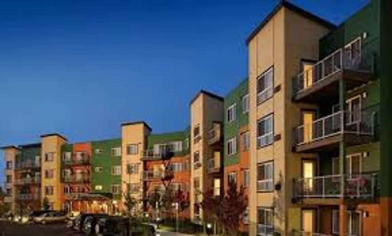 Broadway Vantage Apartments - Photo 4 of 11