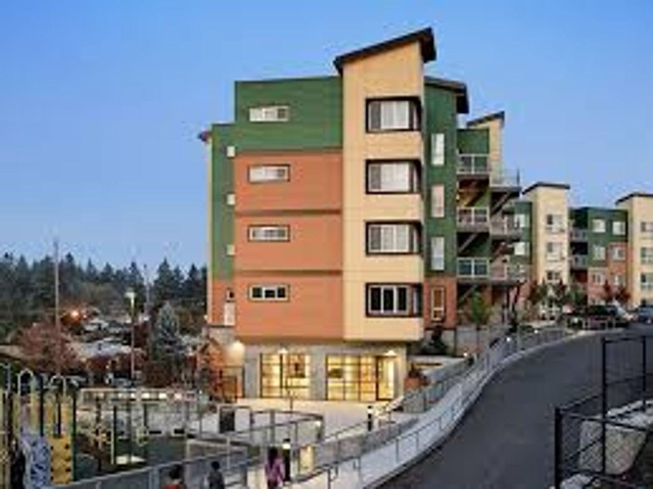 Broadway Vantage Apartments - Photo 6 of 11