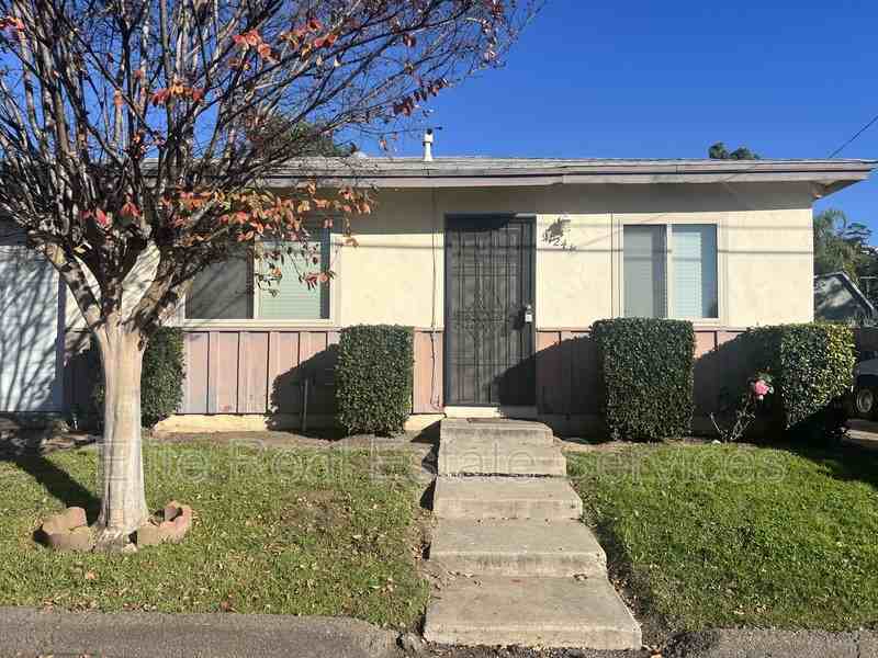 9124 1/2 Rosedale Dr - Photo 2 of 8