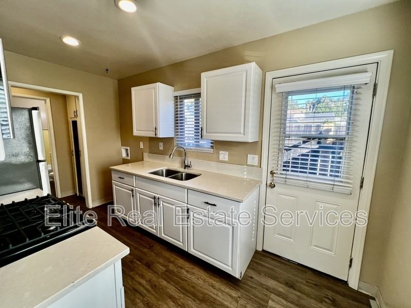 9124 1/2 Rosedale Dr - Photo 4 of 8