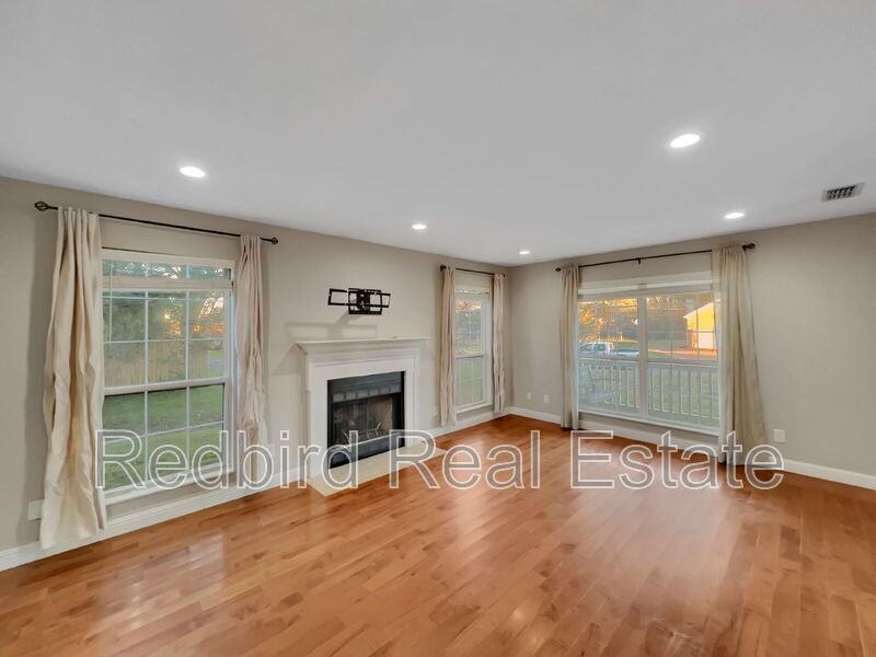 399 Clarkston Dr - Photo 7 of 32