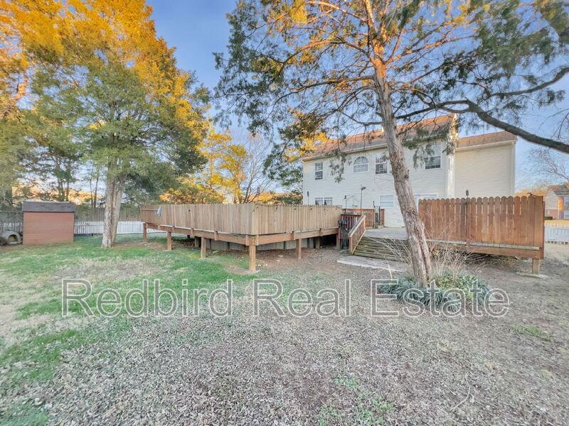 399 Clarkston Dr - Photo 4 of 32