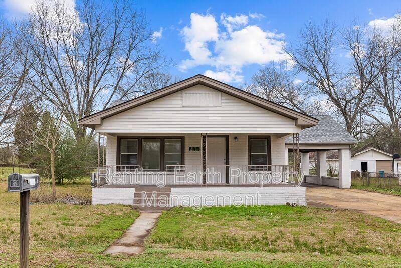 2419 Circle Dr - Photo 2 of 21