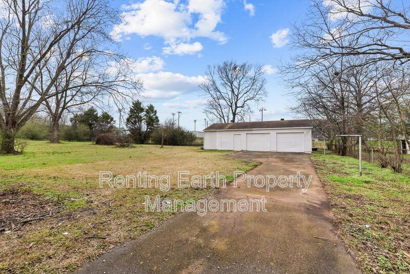 2419 Circle Dr - Photo 6 of 21