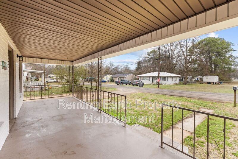 2419 Circle Dr - Photo 7 of 21