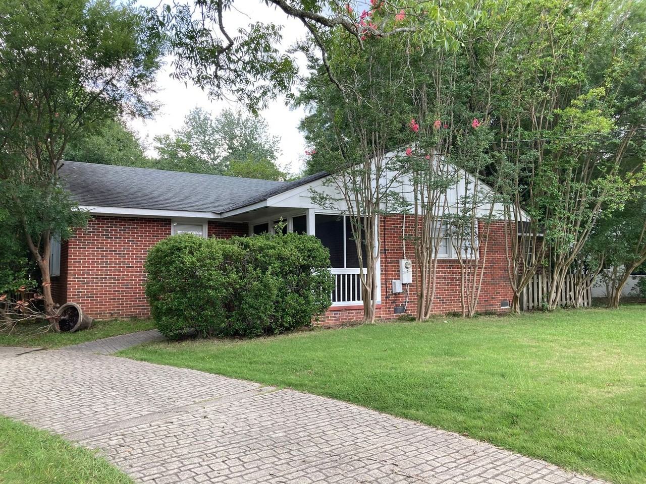 403 E Samford Ave - Photo 2 of 20