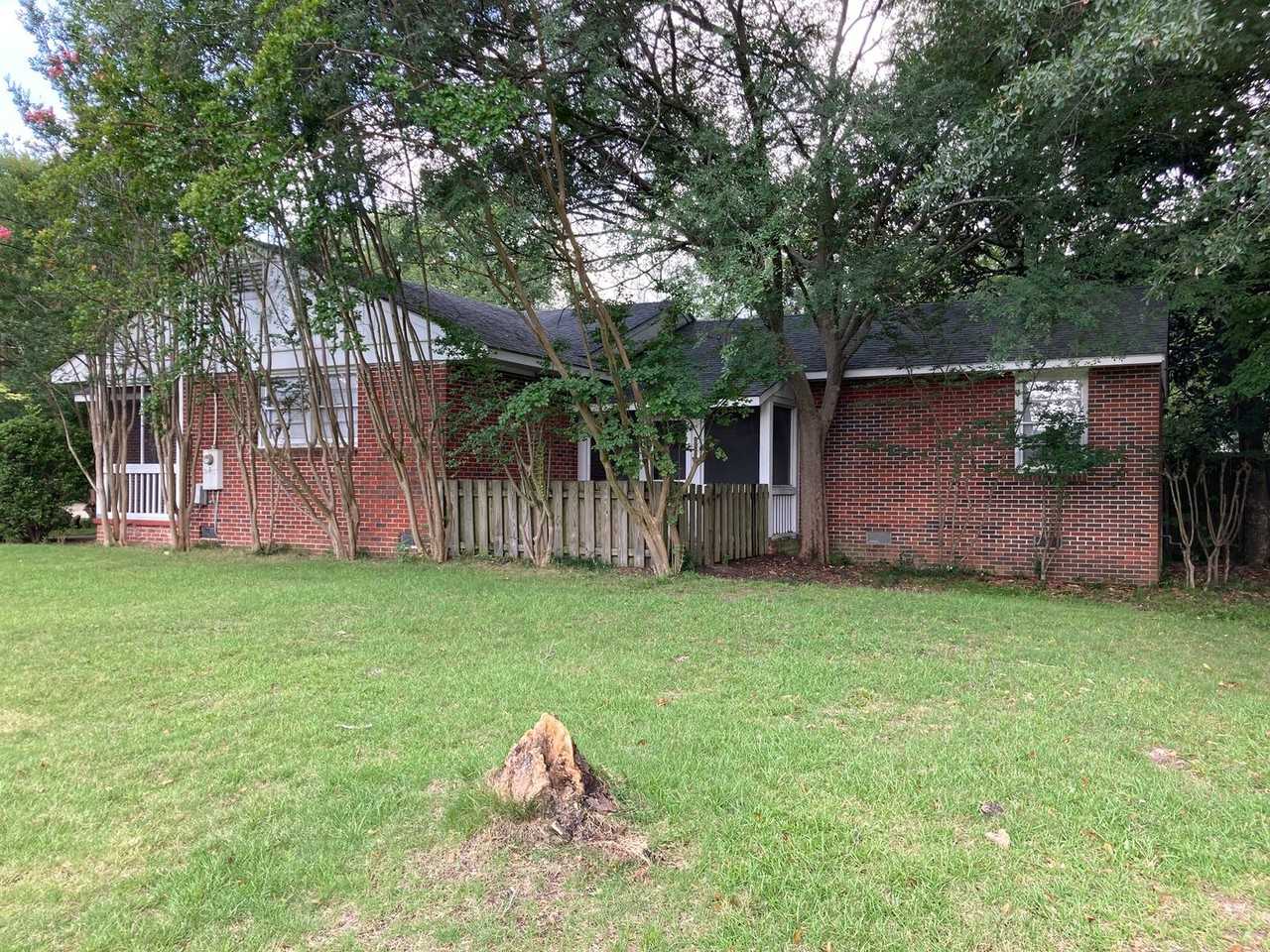 403 E Samford Ave - Photo 3 of 20