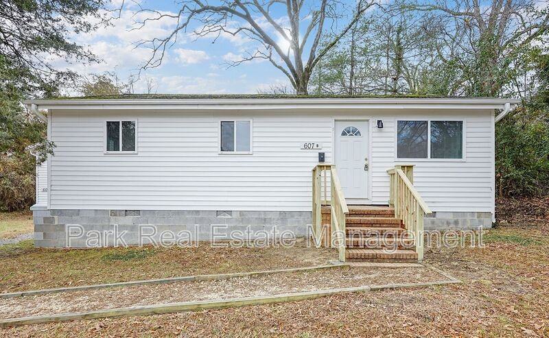 607 N Greensboro St #B - Photo 2 of 22