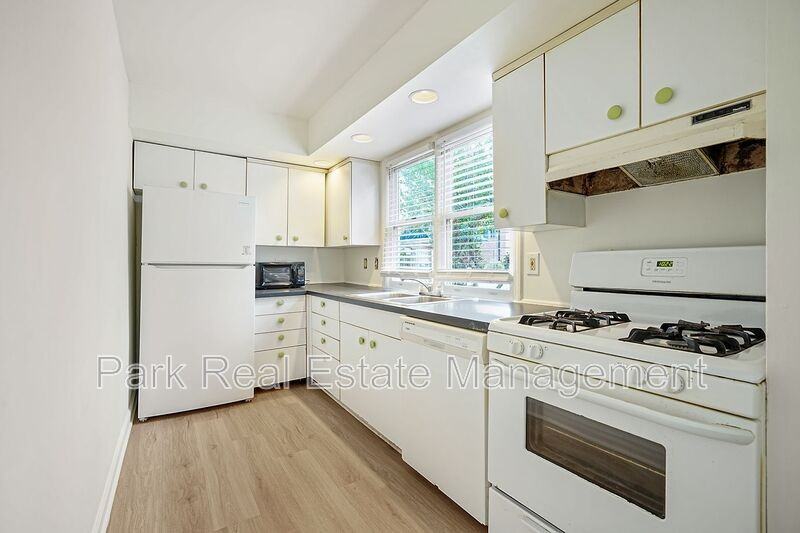 505 N Greensboro St #A - Photo 4 of 14