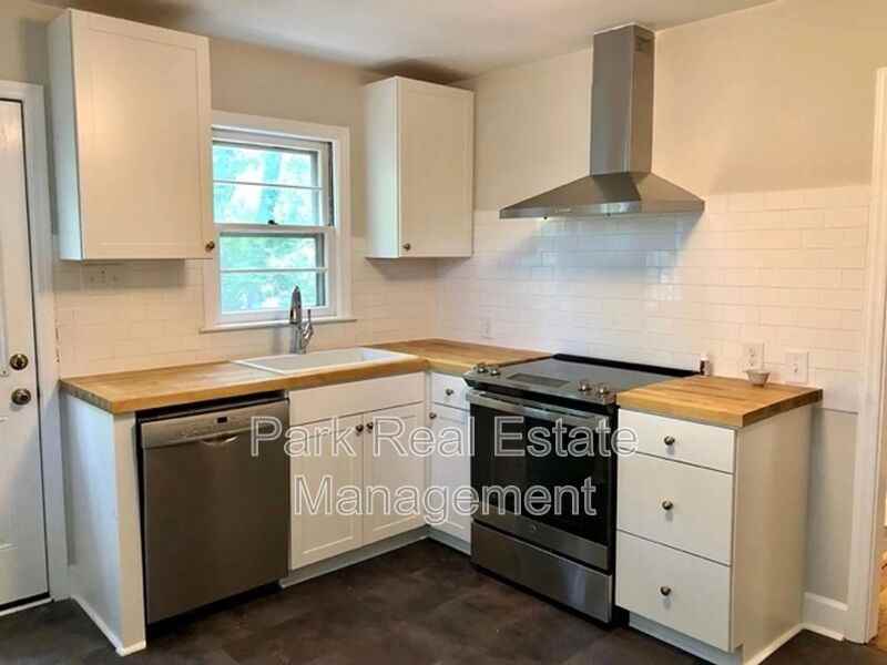 2622 Lombard Ave - Photo 2 of 9