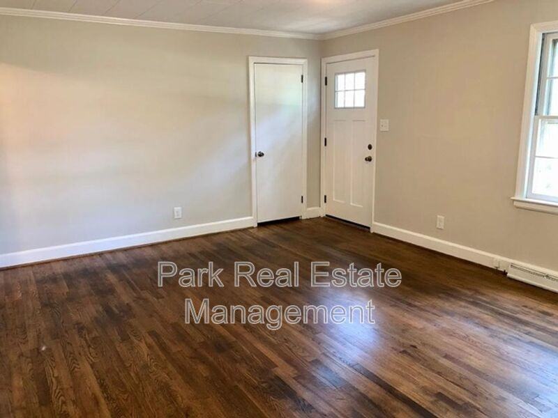 2622 Lombard Ave - Photo 4 of 9