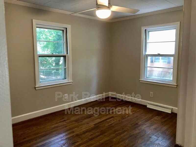 2622 Lombard Ave - Photo 7 of 9