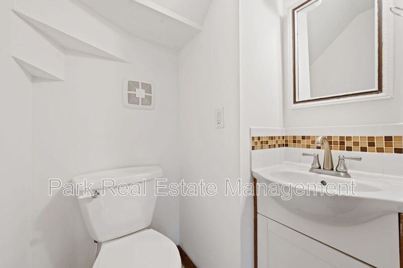 205 W Poplar Ave #E - Photo 4 of 17